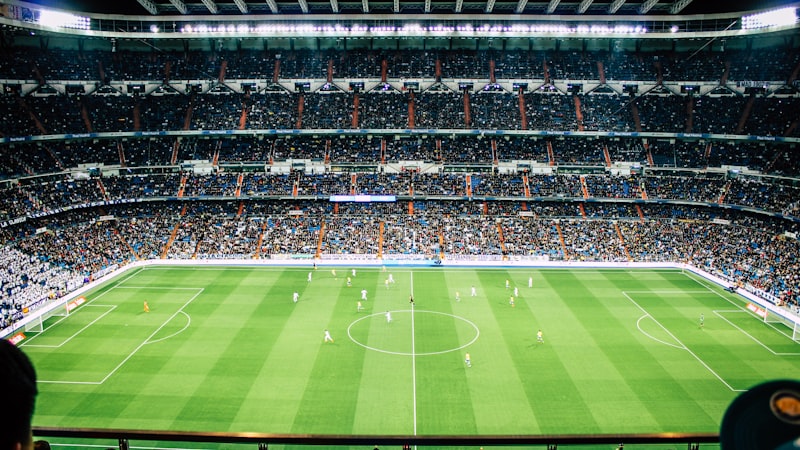 南美双雄巴西与阿根廷国家男子足球队激烈对抗的场面